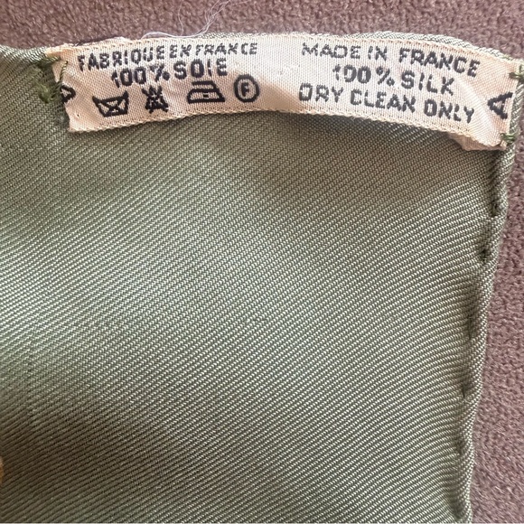 Hermès "Petit Main" (or "Couvée d'Hermès") silk scarf in Olive Multicolor - Picture 7 of 9